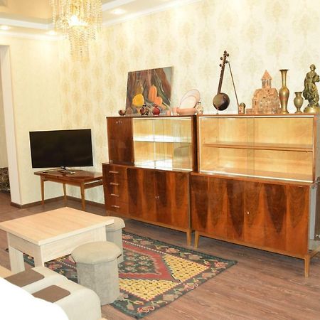 Massiv Apt Jerevan Buitenkant foto