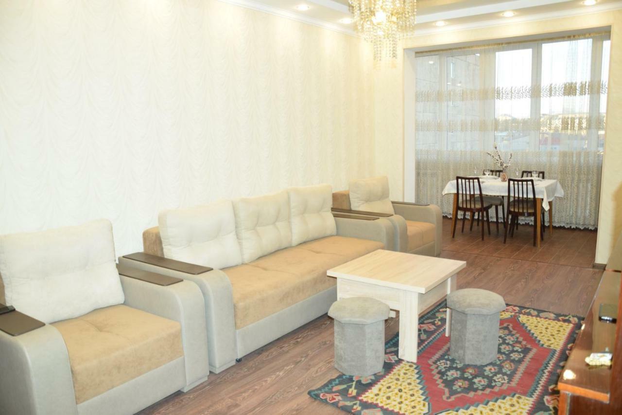 Massiv Apt Jerevan Buitenkant foto