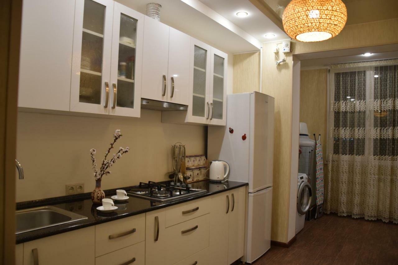 Massiv Apt Jerevan Buitenkant foto