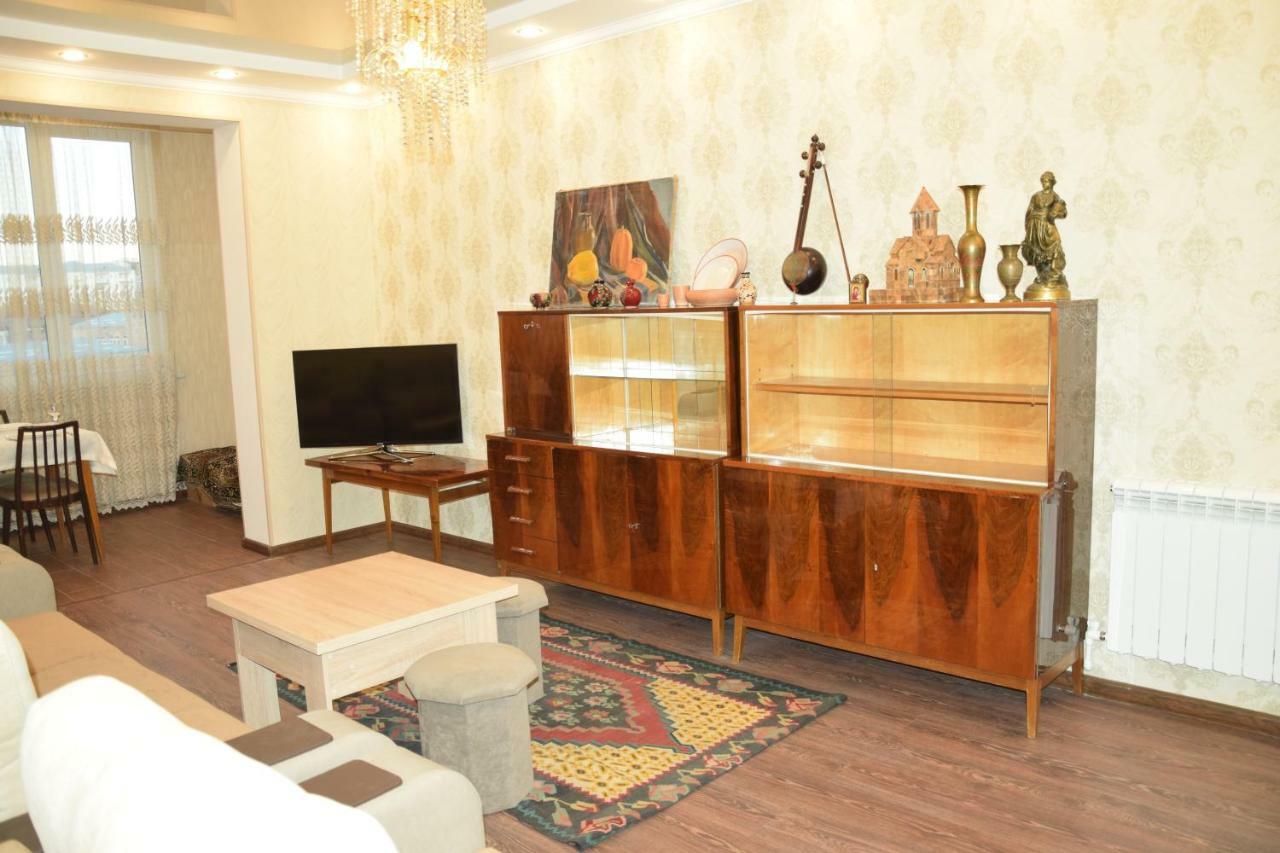 Massiv Apt Jerevan Buitenkant foto